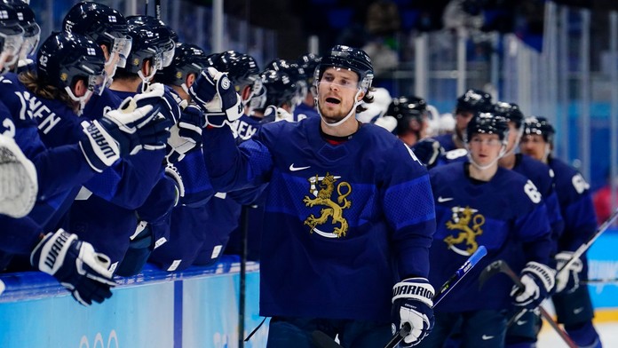 Fíni nedali Švajčiarom najmenšiu šancu a postúpili do semifinále ZOH