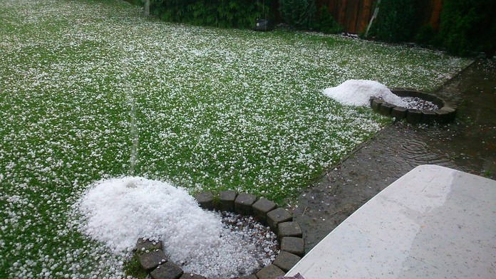 Krúpy po búrke v Liptovskom Mikuláši