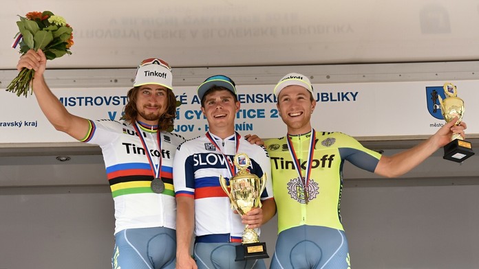 Medailisti majstrovstiev Slovenska v cestnej cyklistike sprava bronzový Michael Kolář, zlatý Juraj Sagan a strieborný Peter Saga