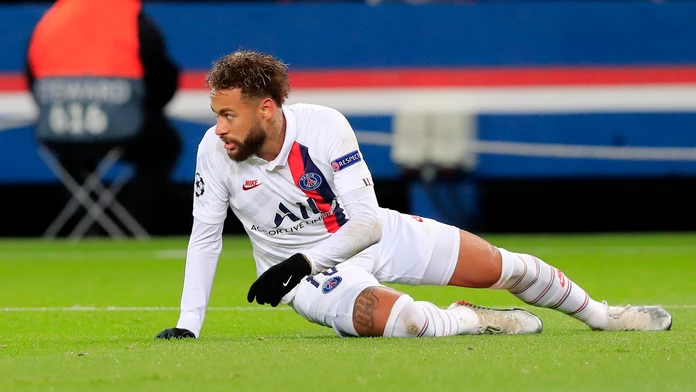 Hráči PSG oslavujú triumf v LM proti Galatasarayu.