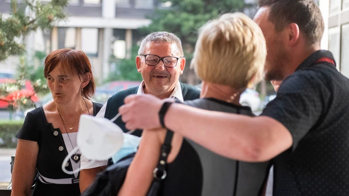 Rodina zavraždených Jána Kuciaka a Martiny Kušnírovej po zasadnutí na Najvyššom súde SR.