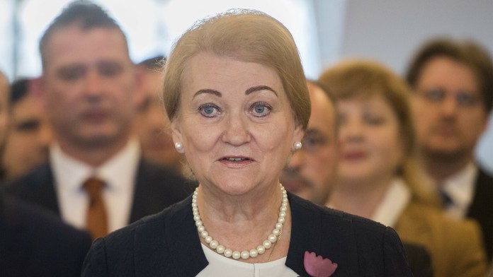 Simča a Roxy prišli pozrieť Alexa s Maxom.