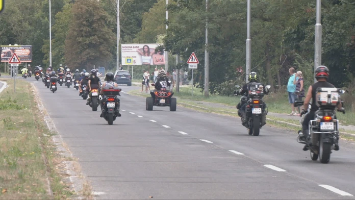 Tisíce nadšencov motoriek sa zišli na Zemplínskej Šírave. Vrcholí tam tradičný zraz motorkárov
