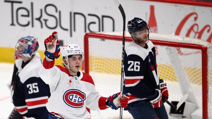 Juraj Slafkovský sa teší po strelení gólu