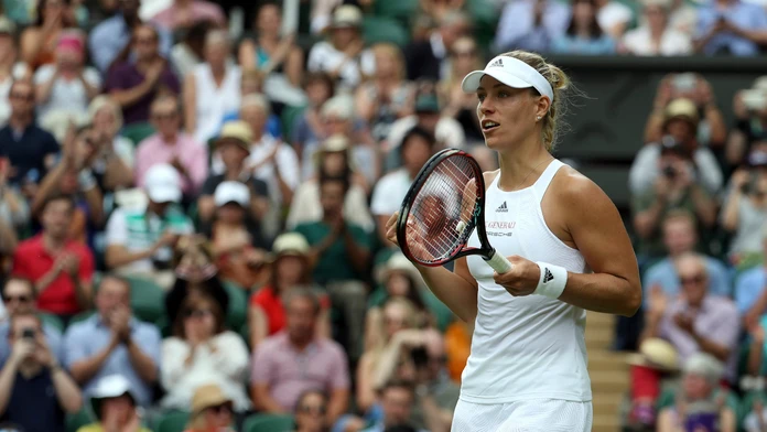 Angelique Kerberová počas 1. kola dvojhry na Wimbledone 2017.