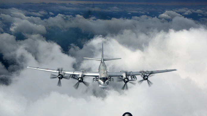 Krátko na to, čo japonský premiér odletel na Ukrajinu, sa okolo jeho krajiny začali preháňať ruské bombardéry