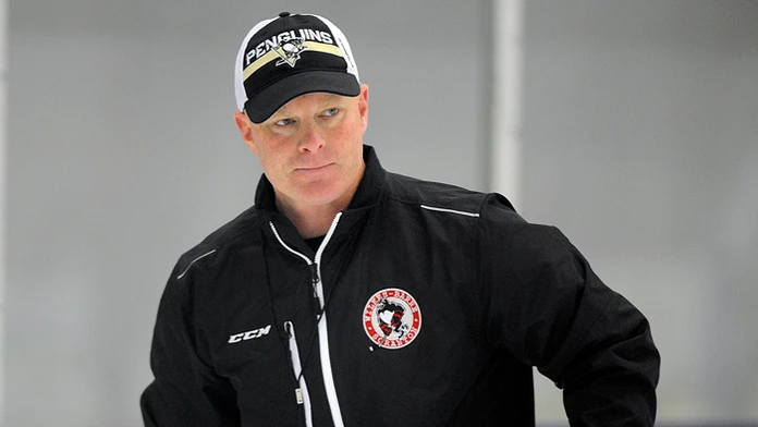 Najmladší tréner v NHL John Hynes na archívnej snímke.