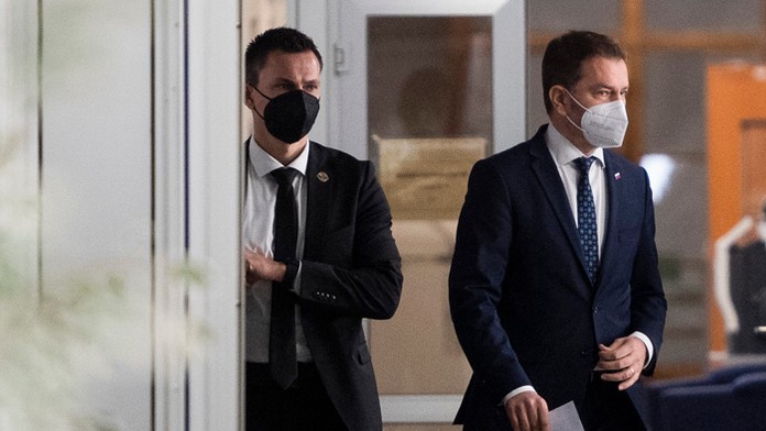 Igor Matovič s ochrankárom.