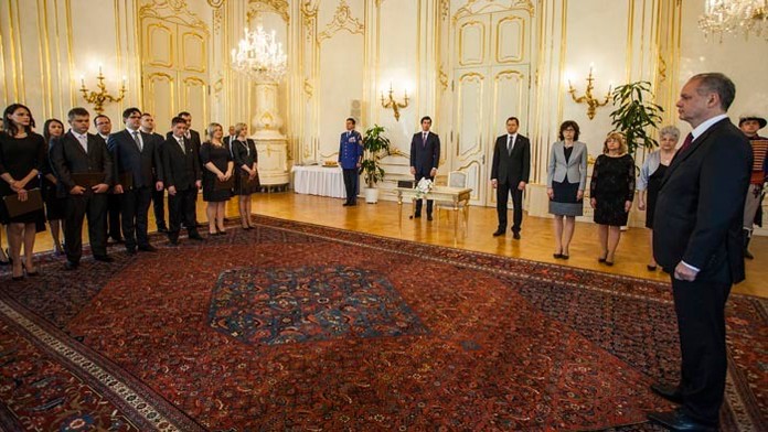 Na snímke prezident Andrej Kiska a novovymenovaní sudcovia.