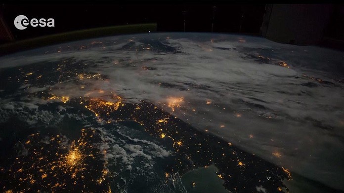 2449268500000578-0-image-a-127_1419698665501.jpg