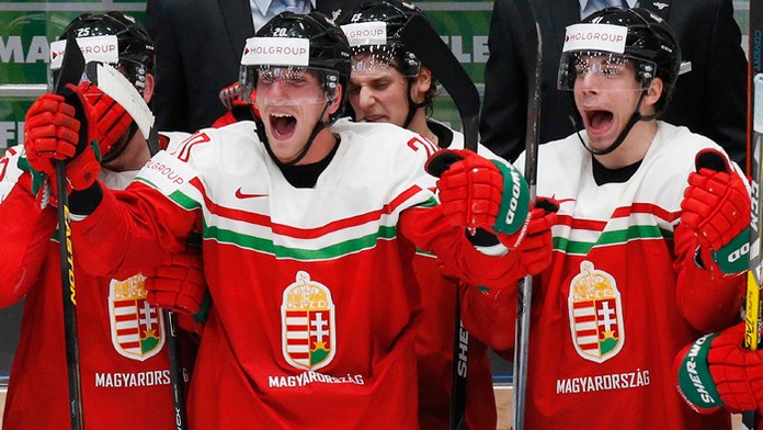 Maďarskí hráči sa radujú po víťazstve nad Bieloruskom.