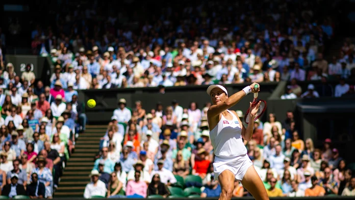 Tenistkám na Wimbledone povolili nosiť farebnú spodnú bielizeň