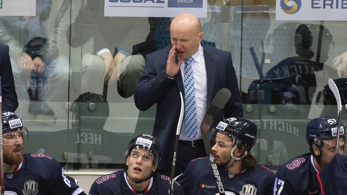 Kozy popreháňali policajtov