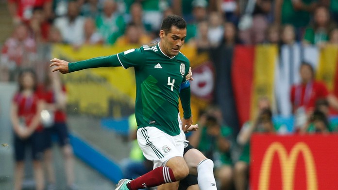 Mexický kapitán Rafael Márquez počas súboja s Nemeckom na MS 2018.