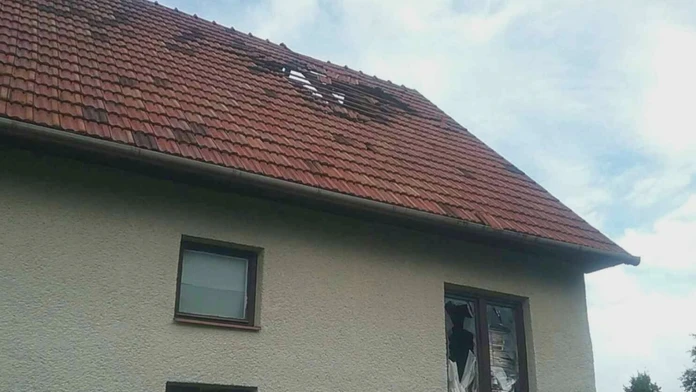 Škody po blesku.