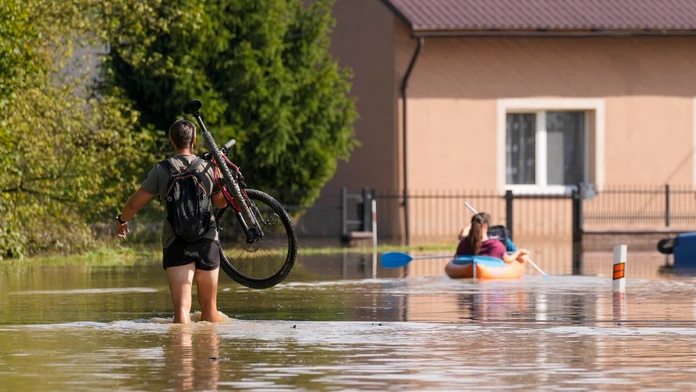 Záplavy v Česku si vyžiadali piatu obeť. Povodňová situácia na Labe sa zlepšila