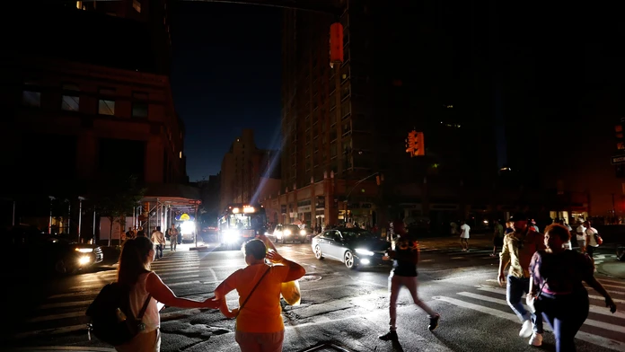 Tma úplne pohltila slávny Times Square.