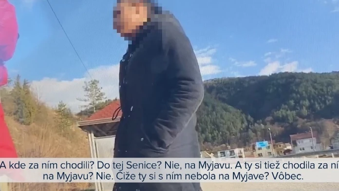 Zľava mentálna trénerka Petry Vlhovej Petra Hudecová a kouč Livio Magoni po obrovskom slalome v Kranjskej Gore.
