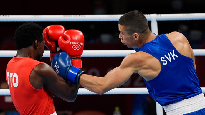 Andrej Csemez v zápase s Aaronom Solomonom Princeom z Trinidadu a Tobaga.