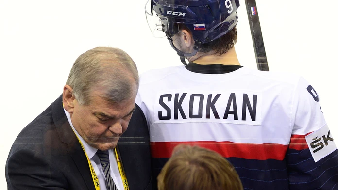Tréner hokejistov Slovenska Vladimír Vůjtek 