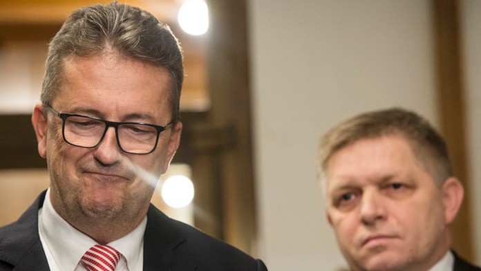 Vpravo hráč Popradu Guillaume Leclerc a hráč Miškovca Nick Ross. 