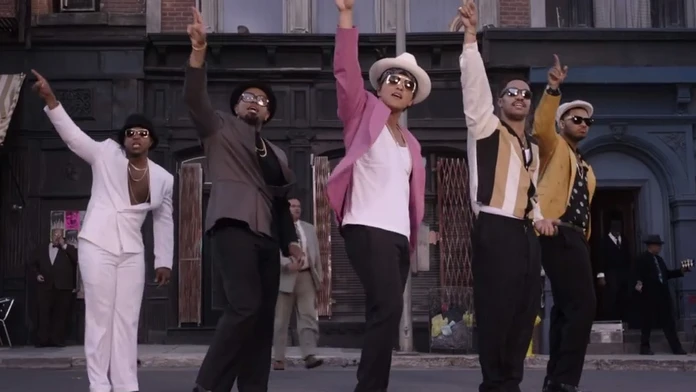 Bruno Mars má problém. Jeho obrovský hit je vraj kópiou tejto skladby