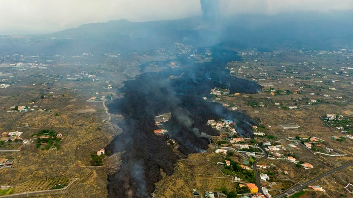 Láva pohlcuje domy na ostrove La Palma