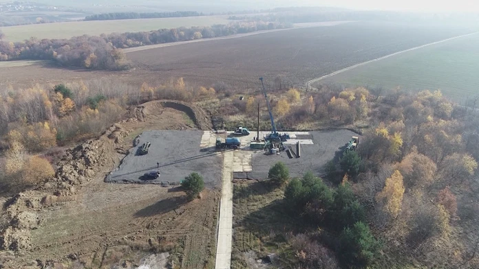 Na východe Slovenska dokončili významný vrt. Nielenže ho využijú pre akvapark, extrémne horúca voda poslúži aj energetike