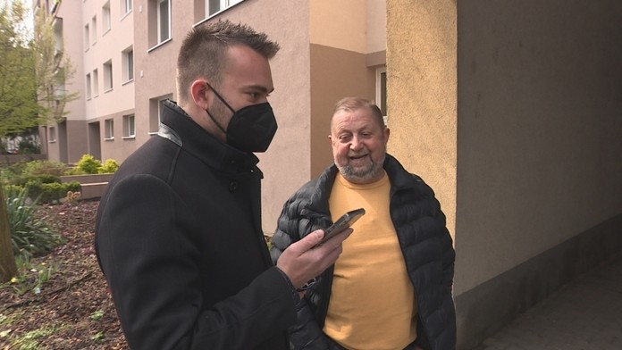 Reportér TV Markíza René Medzihradský a Štefan Harabin.
