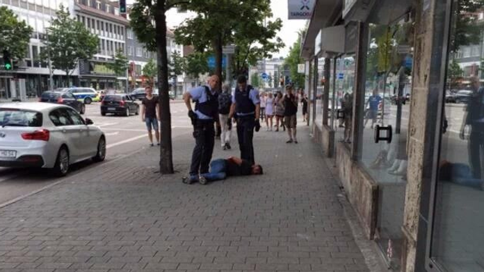 Polícia ho rýchlo zadržala.