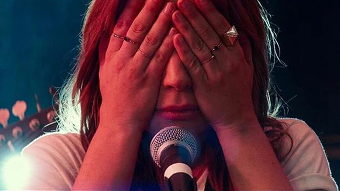 Lady Gaga ako Ally vo filme Zrodila sa hviezda
