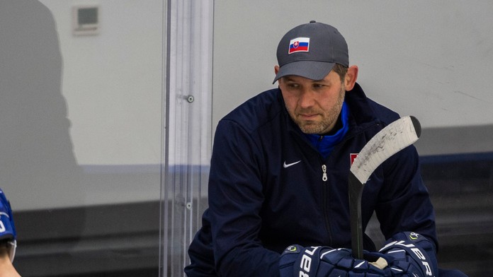 Tréner brankárov slovenskej hokejovej reprezentácie Ján Lašák počas tréningu pred ZOH 2022.