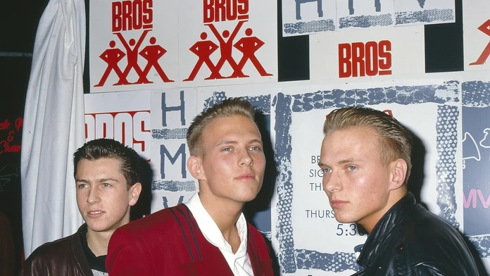 Pamätáte si kapelu Bros? Kedysi zženštelí, teraz poriadne sexy