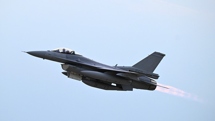 Stíhačky F-16 v službách Ukrajiny budú pre Rusov ľahké terče. Ich úloha bude obmedzená, píše americký denník WP
