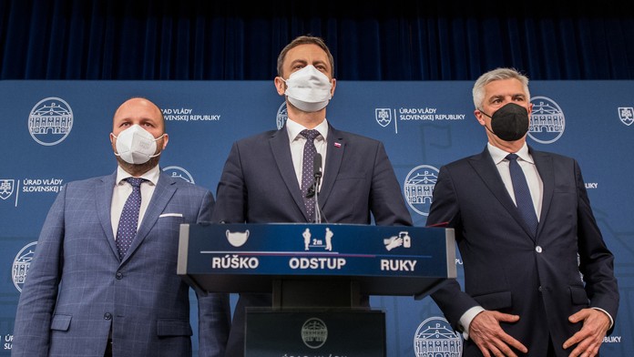 Premiér Eduard Heger, minister obrany Jaroslav Naď a minister zahraničných vecí Ivan Korčok.