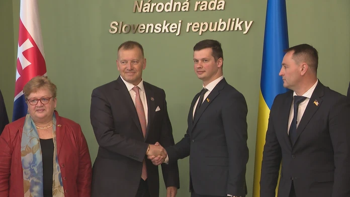 Naši poslanci dostali pozvánku na návštevu do Kyjeva. Tu sú ich reakcie