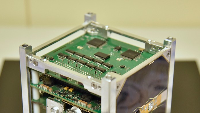 Model prvej slovenskej družice skCUBE.