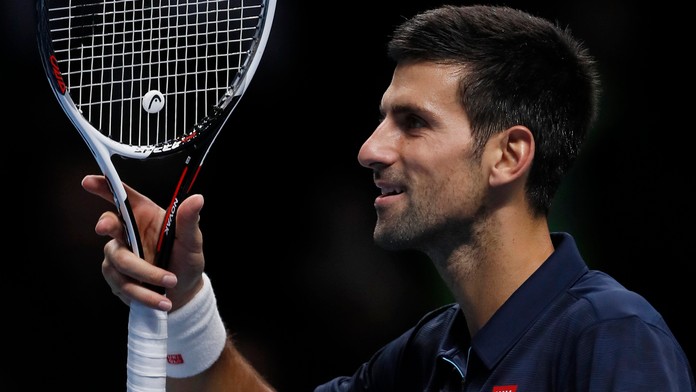 Novak Djokovič oslavuje víťazstvo nad Keiom Nišikorim.