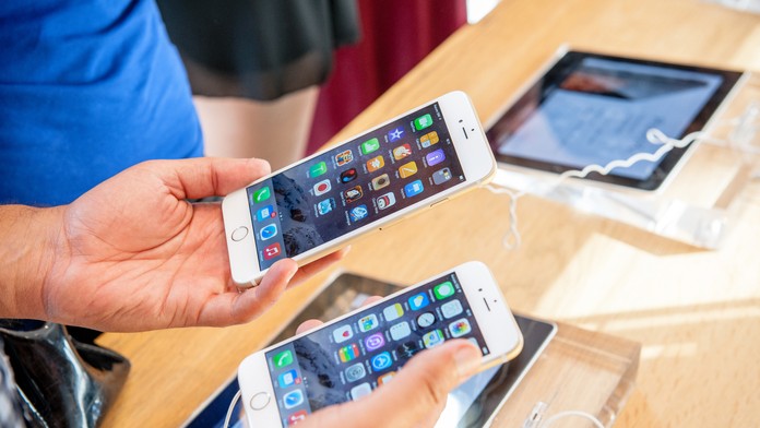 Hráči Portugalska oslavujú gól v kvalifikácii ME 2020 s Luxemburskom.