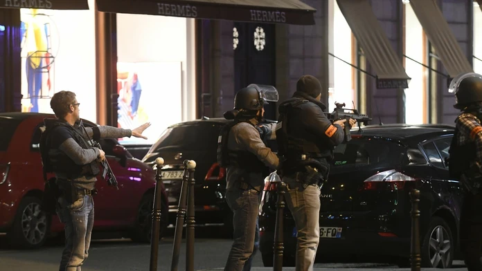 Útočník zastrelil policajta