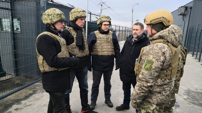 Ivan Korčok (uprostred) s rezortnými kolegami Janom Lipavským (Česko) a Alexandrom Schallenbergom (Rakúsko).