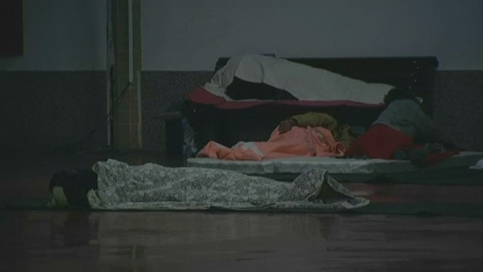 Ľudia museli prespávať v provizórnych podmienkach