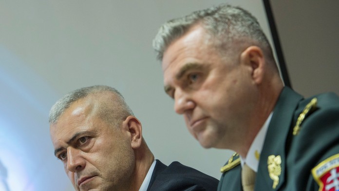 Peter Hraško (vľavo).