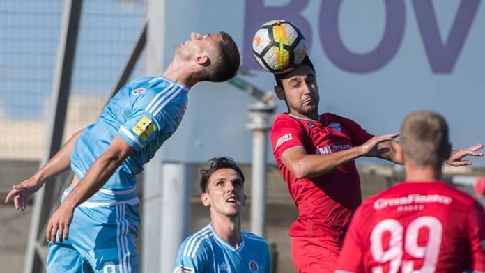 Zľava Andraž Šporar, Dávid Holman (Slovan), Cadu a Miloš Lepovič (FC Balzan). 