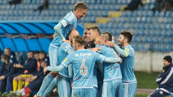 Radosť hráčov Slovana po góle Priskina v súboji proti Michalovciam