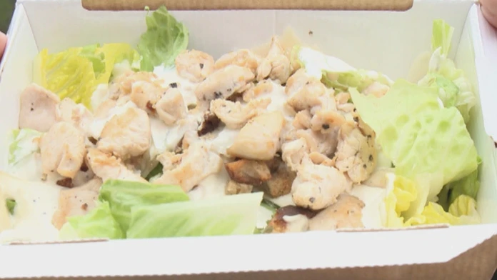 Kurací šalát, v ktorom našli salmonelózu.