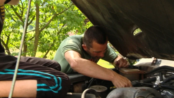 Údržbu auta pred dovolenkou netreba zanedbať
