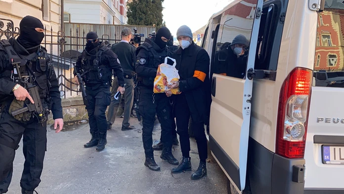 Norbert Bödör prichádza na ŠTS v Banskej Bystrici.