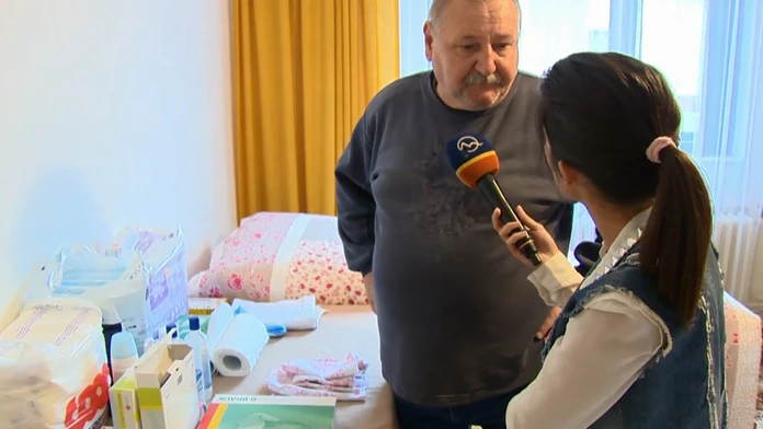 Bezradný manžel: Z nemocnice mi domov priviezli bezvládnu manželku