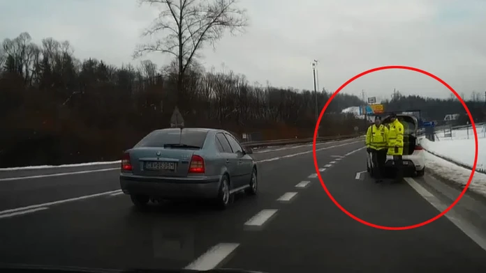 policajti.jpg
